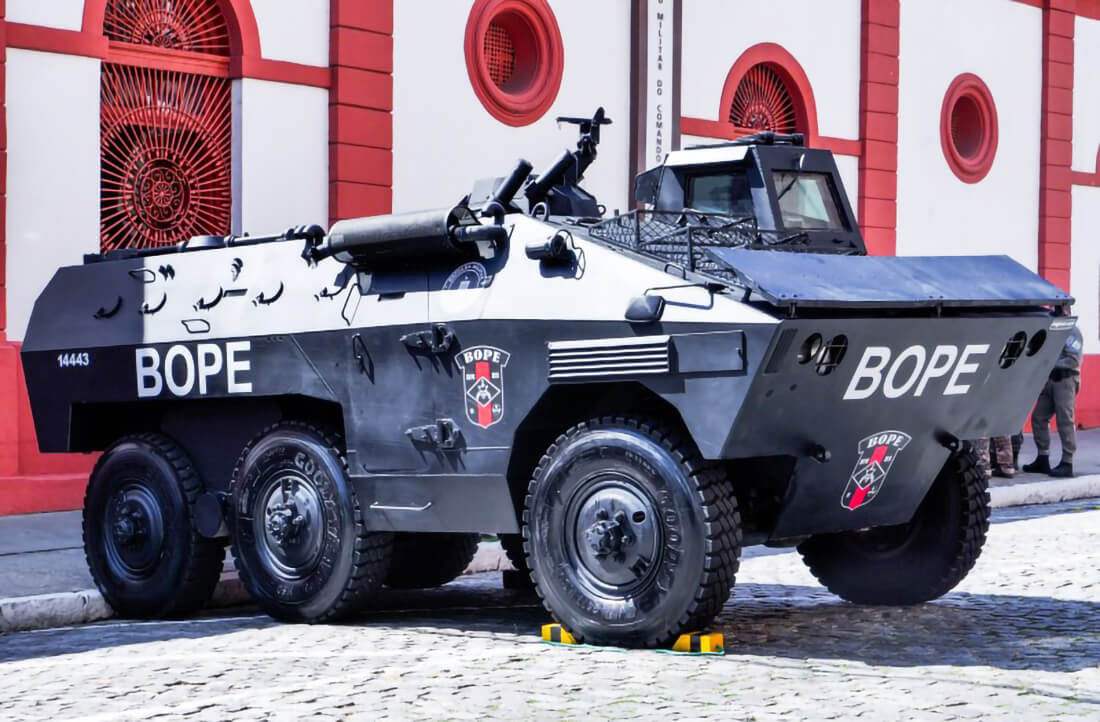 Capa Estado recebe doação de blindados e fuzis do Exército