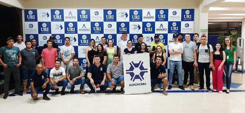 Capa Alunos de Agronomia participam de atividade na Biblioteca da URI/FW