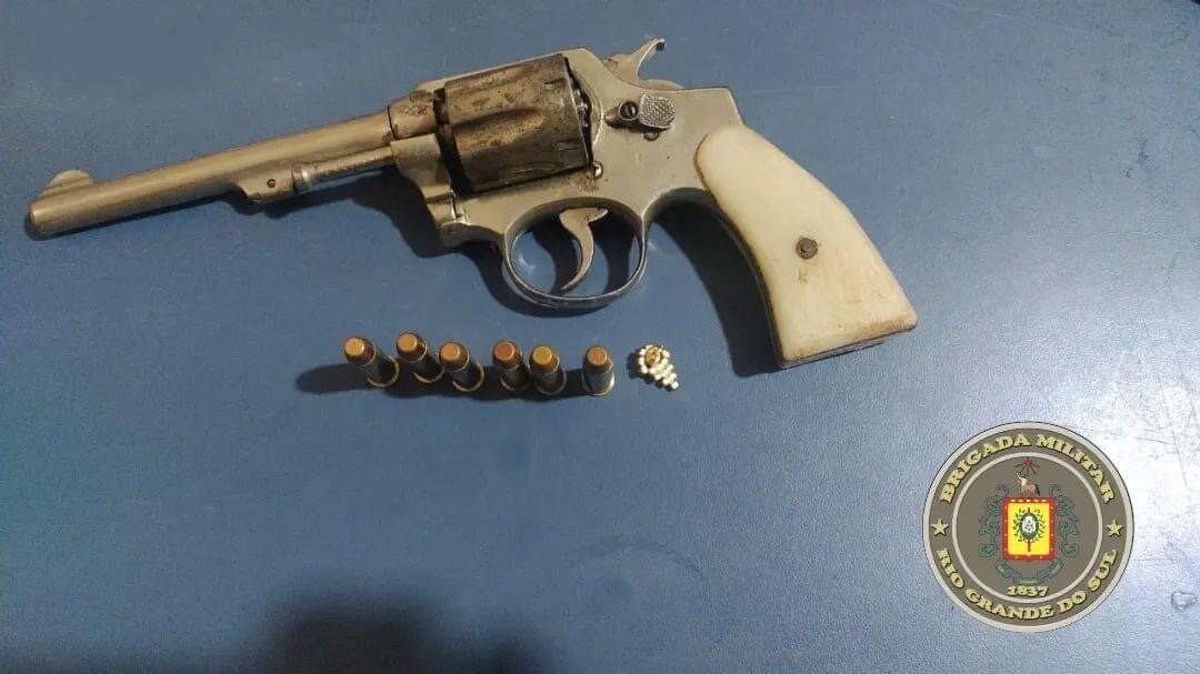 Capa Polícia apreende objetos usados no assalto em Ametista do Sul