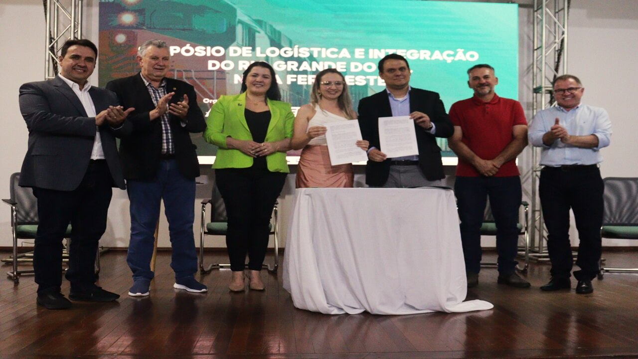 Capa Assinado contrato que garante a realização de estudo de demanda da Nova Ferroeste