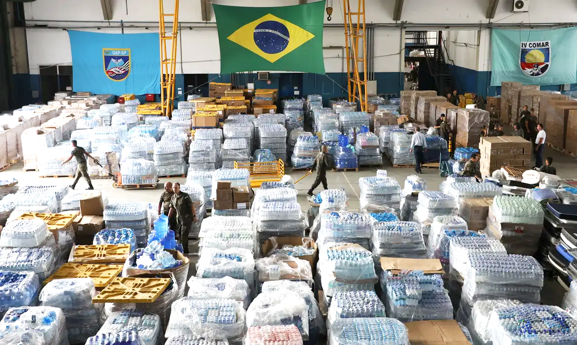Capa Defesa Civil do RS contabiliza 200 toneladas de alimentos doados