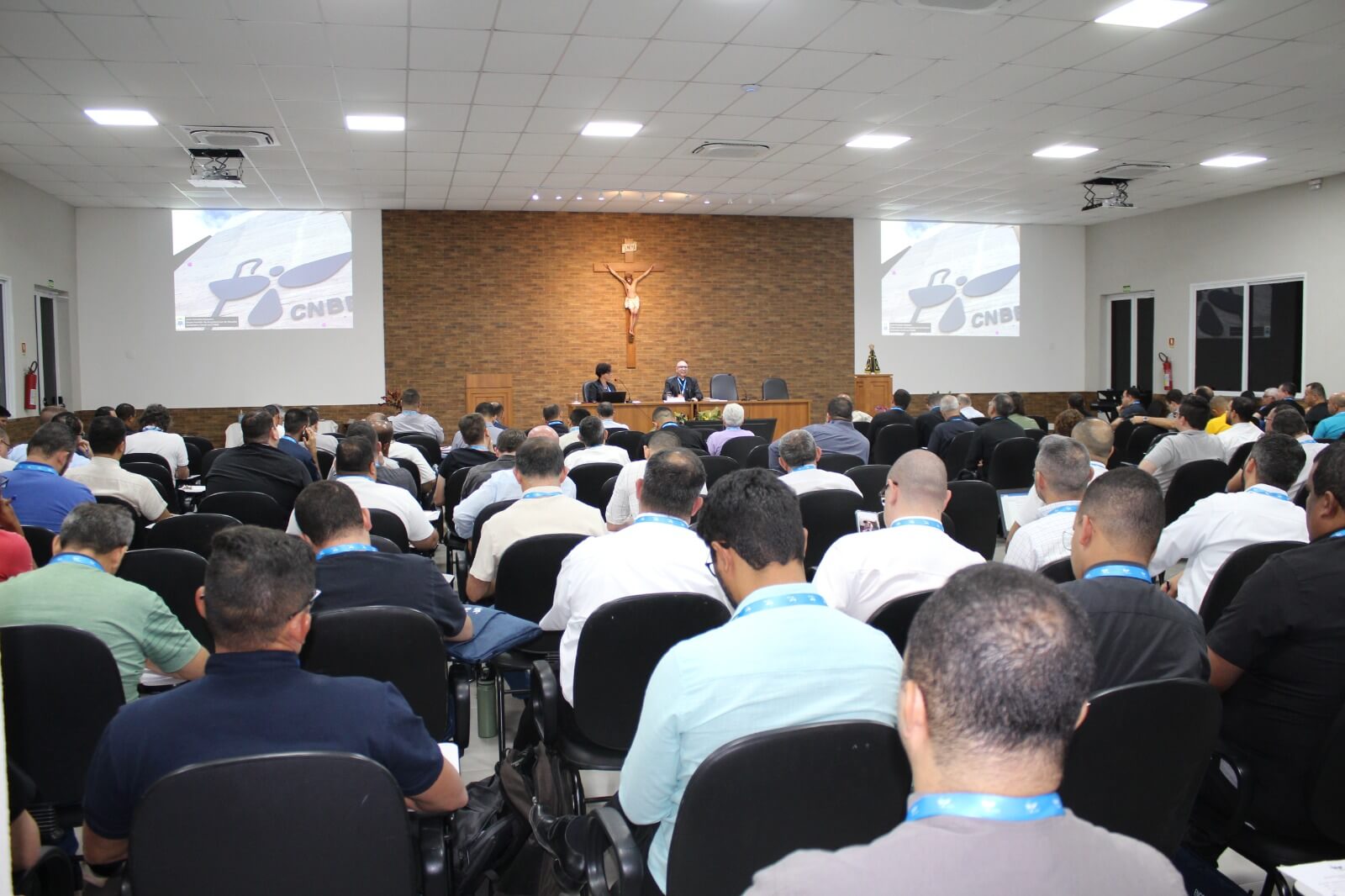 Capa 'Inteligência Artificial na Evangelização' reúne coordenadores de pastorais em Brasília
