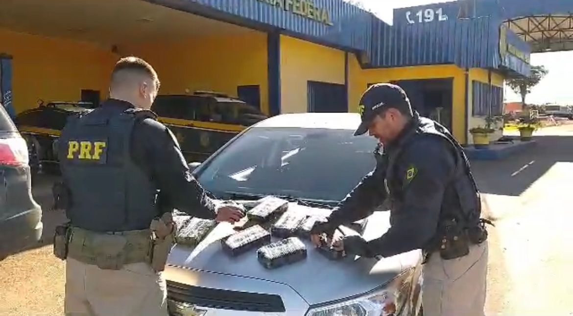 Capa Sarandi: PRF prende pai e filhos com 13 quilos de cocaína em carro roubado