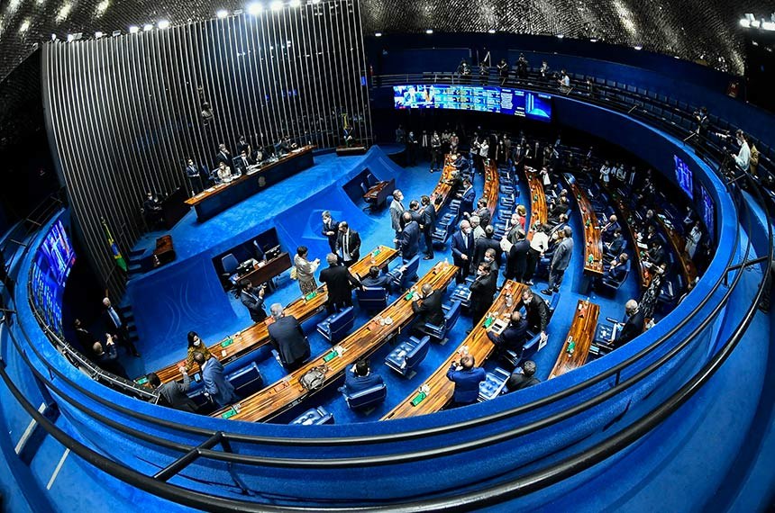 Capa No dia 1º de fevereiro, 27 senadores eleitos em outubro tomam posse