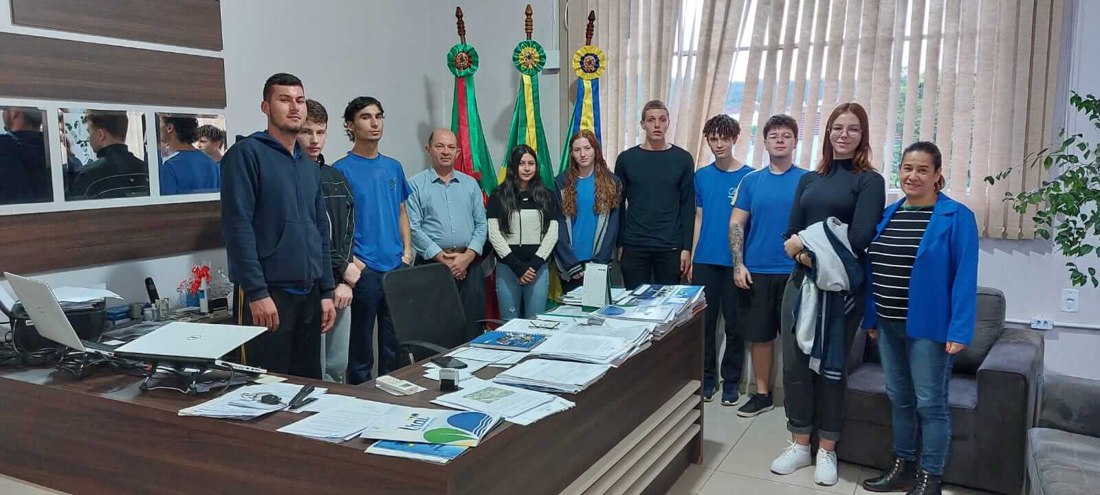 Capa Iraí: alunos de Ensino Médio da Escola Visconde de Taunay visitam a prefeitura