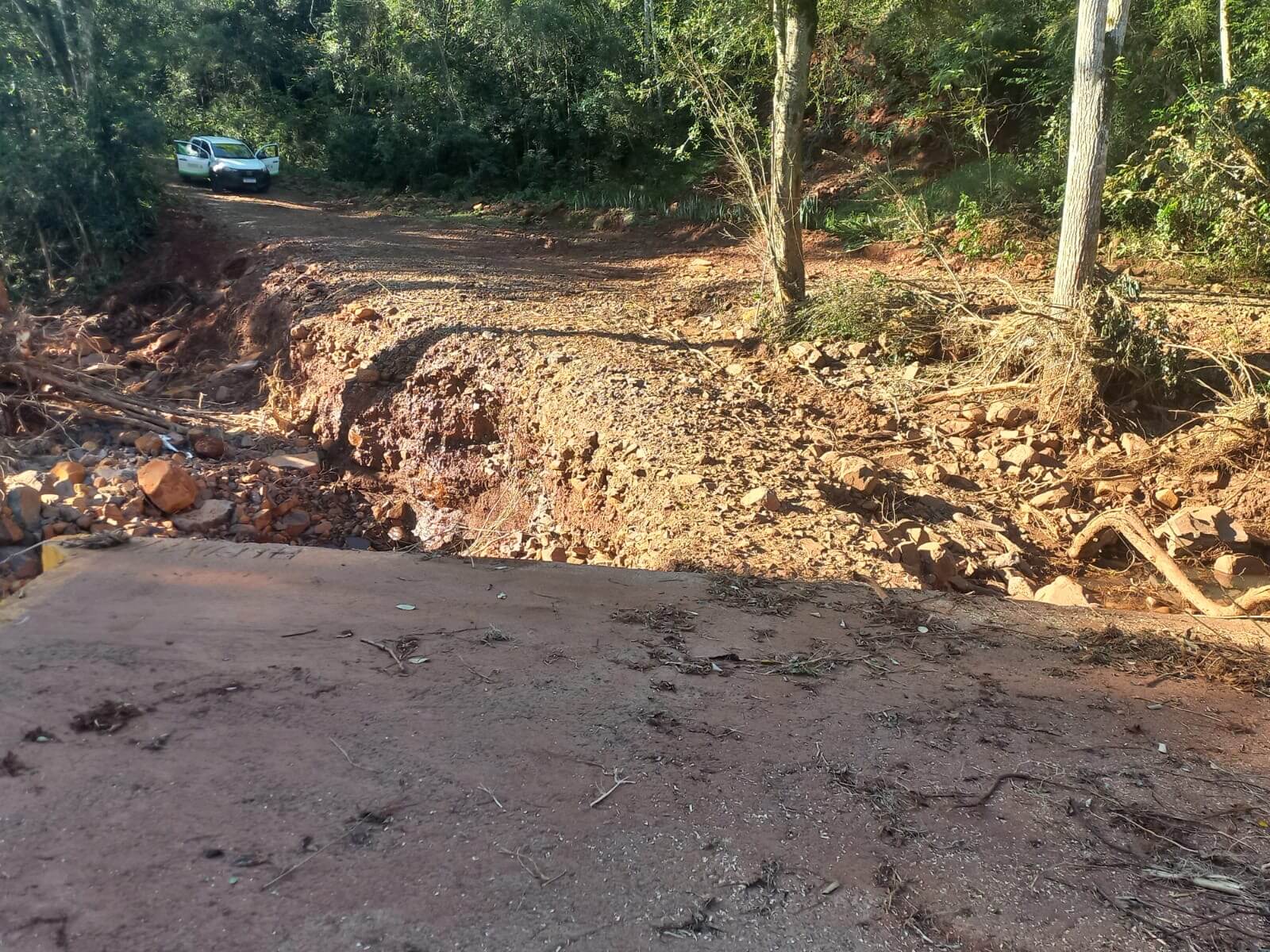 Capa Prefeitura de Frederico Westphalen atualiza situação das estradas do interior
