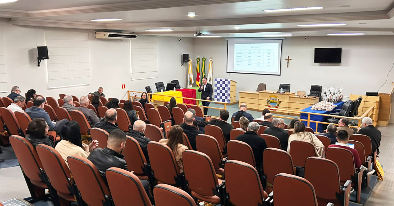 Capa Erval Seco sedia edição do projeto Interioriza Famurs com debates sobre gestão e reforma tributária
