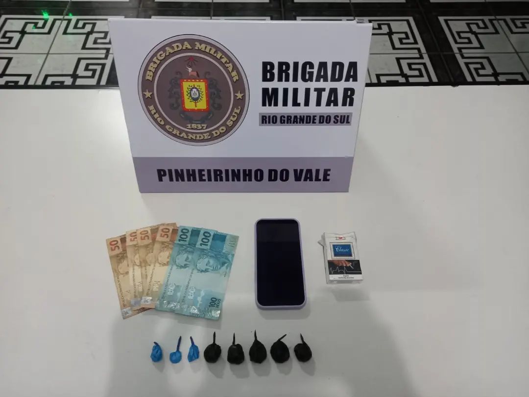 Capa Pinheirinho do Vale: Brigada apreende menor de idade por tráfico de drogas
