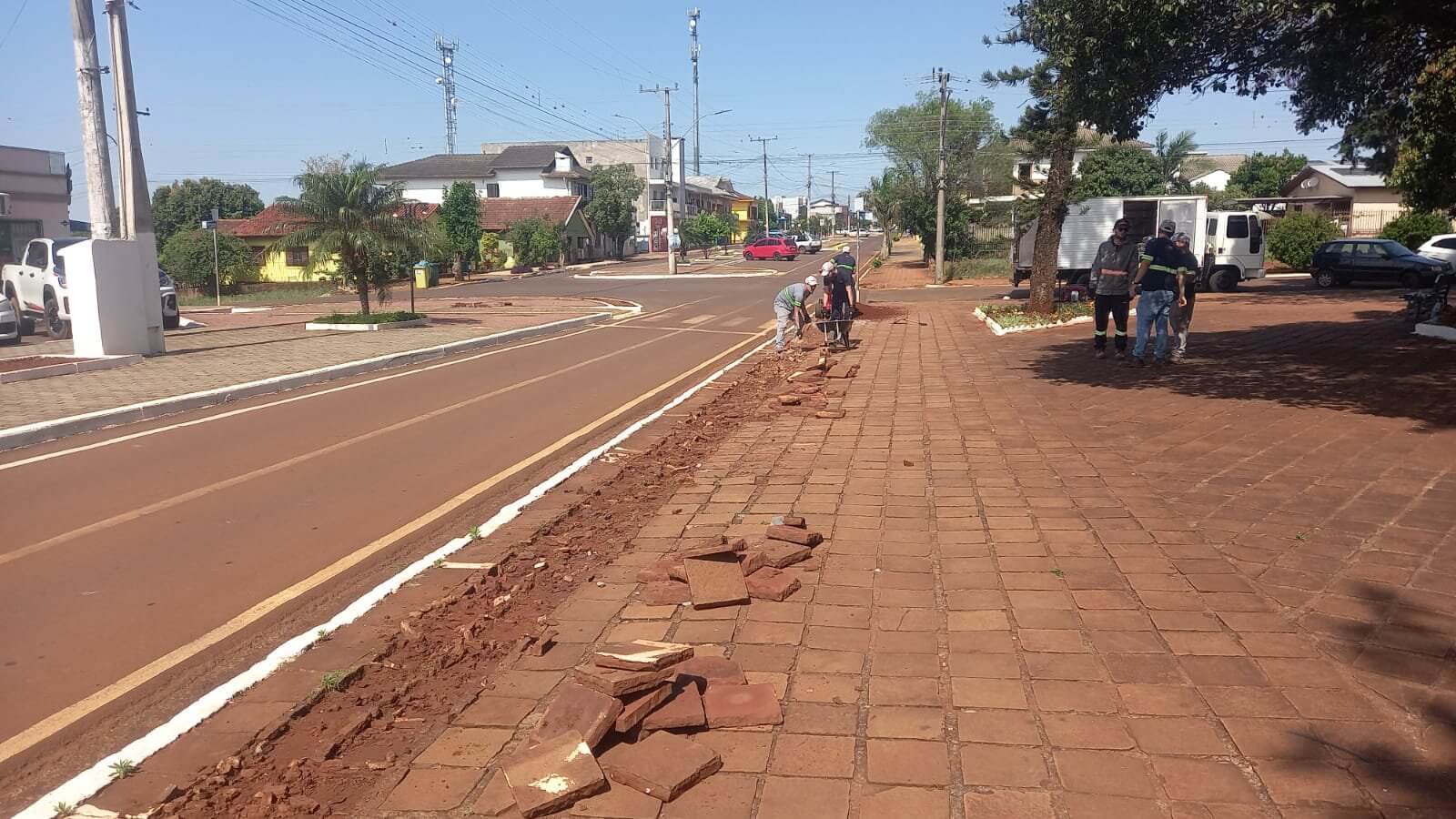 Capa Administração de Redentora inicia revitalização da iluminação pública na Praça Arnaldo Roever