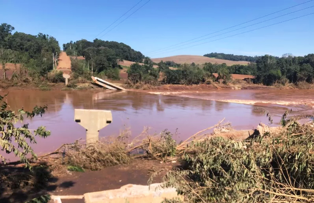 Capa Processo licitatório para reconstrução da ponte sobre o rio da Várzea é publicado em Rodeio Bonito