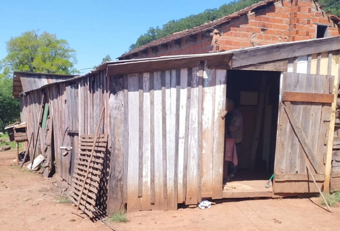 Capa Trabalhadores que recebiam R$ 200 ao ano são resgatados de propriedade no RS