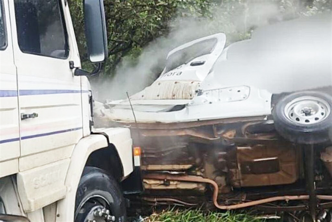 Capa Motorista fica preso às ferragens e morre em grave entre carreta e furgão na RS-342