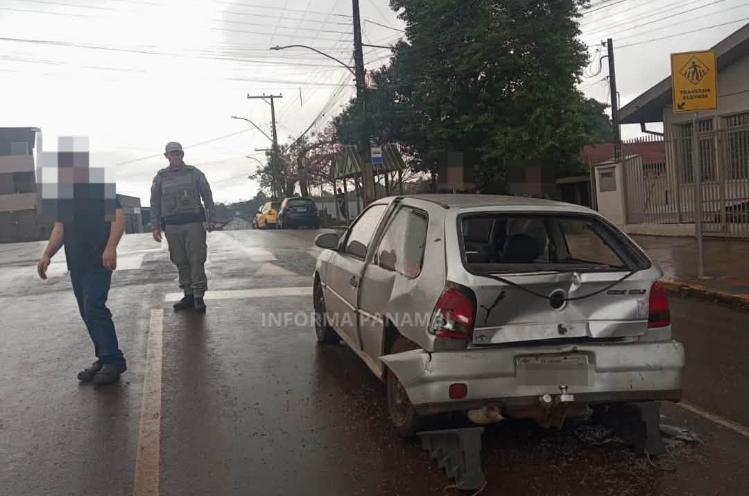 Capa Caminhonete bate na traseira de carro em faixa de pedestres e deixa mulher ferida em Panambi
