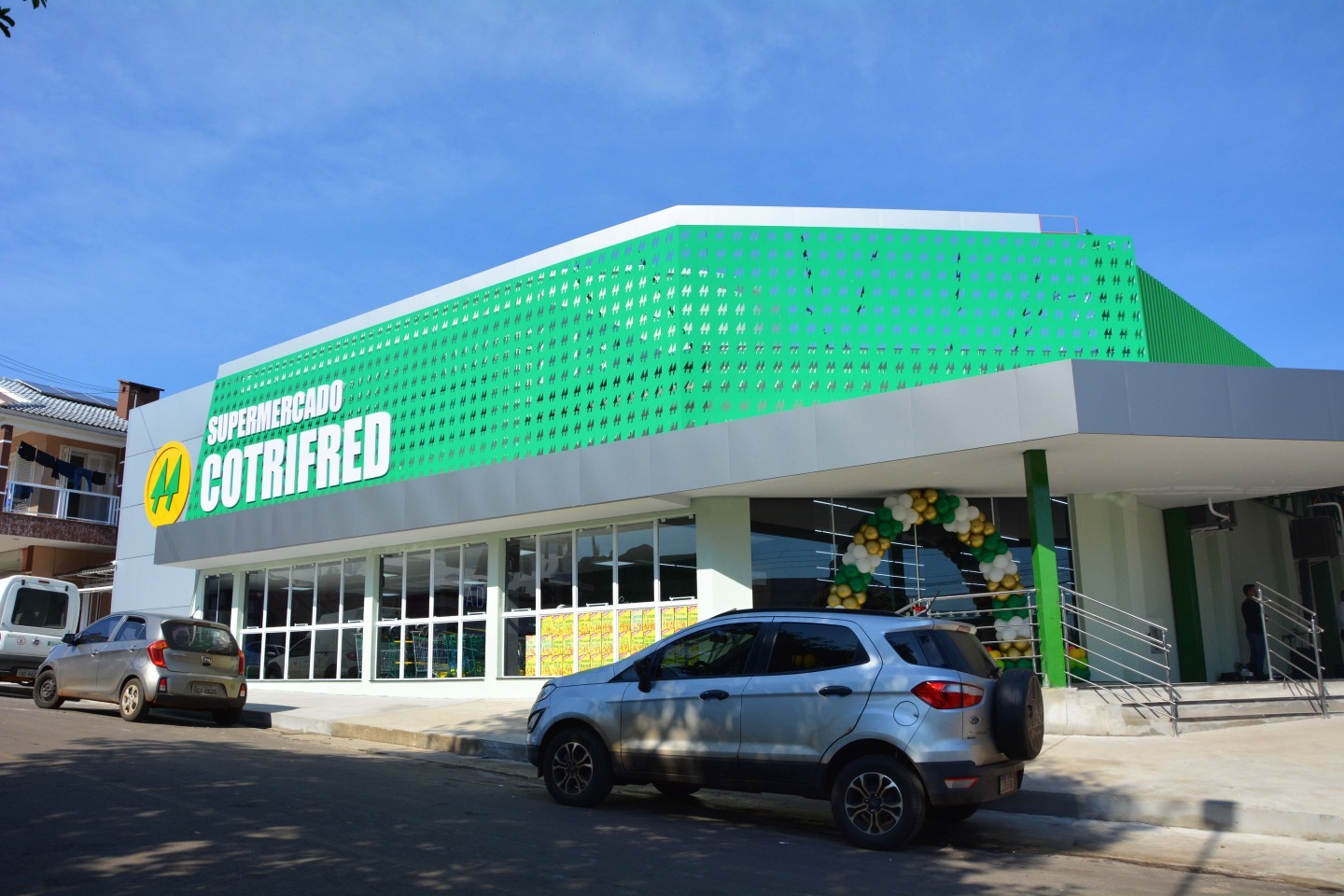 Capa Cotrifred reinaugura supermercado em Iraí