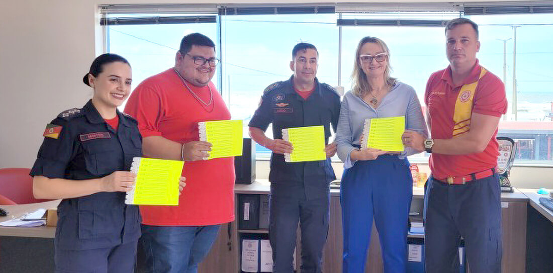 Capa Corpo de Bombeiros Militar começa distribuição de 10 mil pulseiras para identificação de crianças nas praias do RS