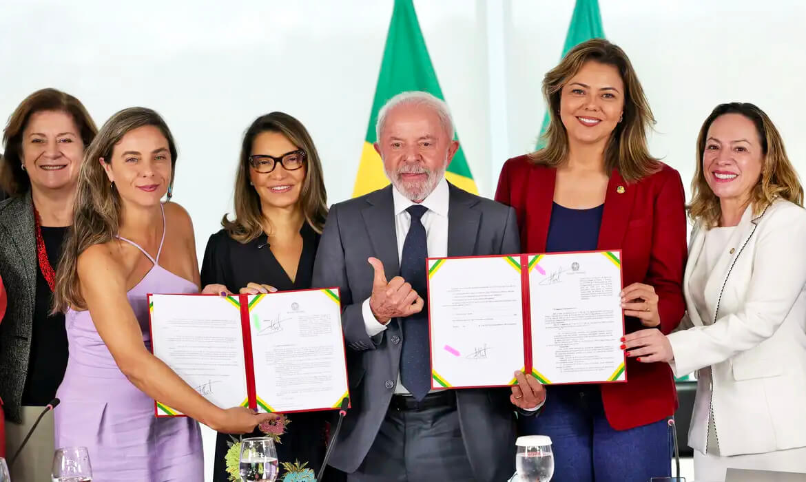 Capa Lula sanciona leis para fortalecer combate à violência contra mulheres