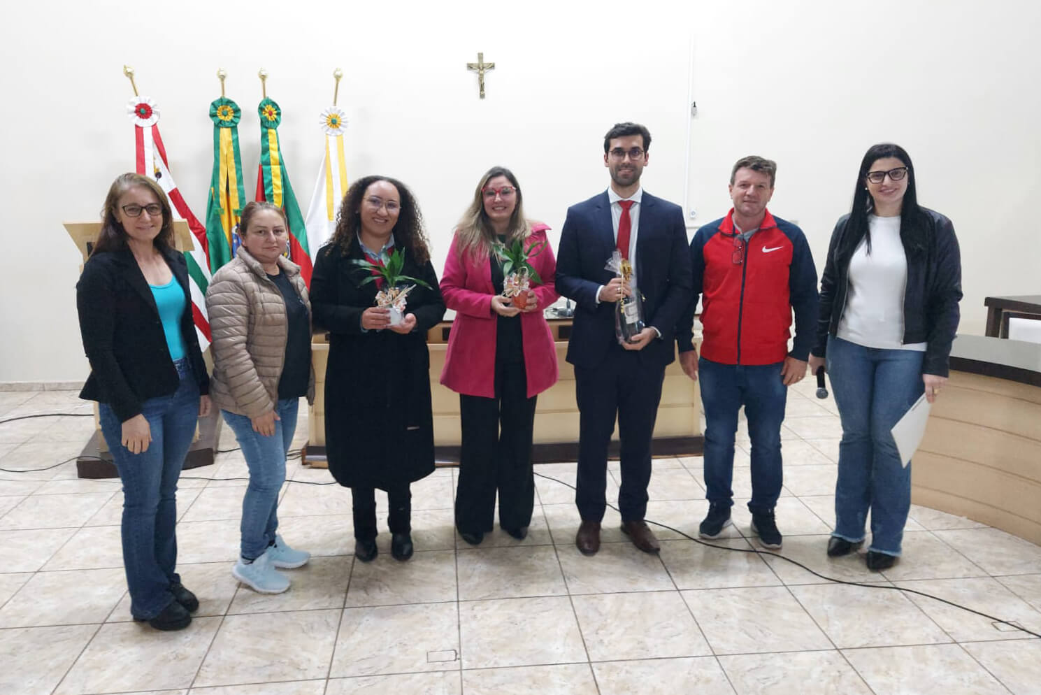 Capa Maio laranja aborda a conscientização e trabalho em rede em Liberato Salzano para a proteção de crianças e adolescentes