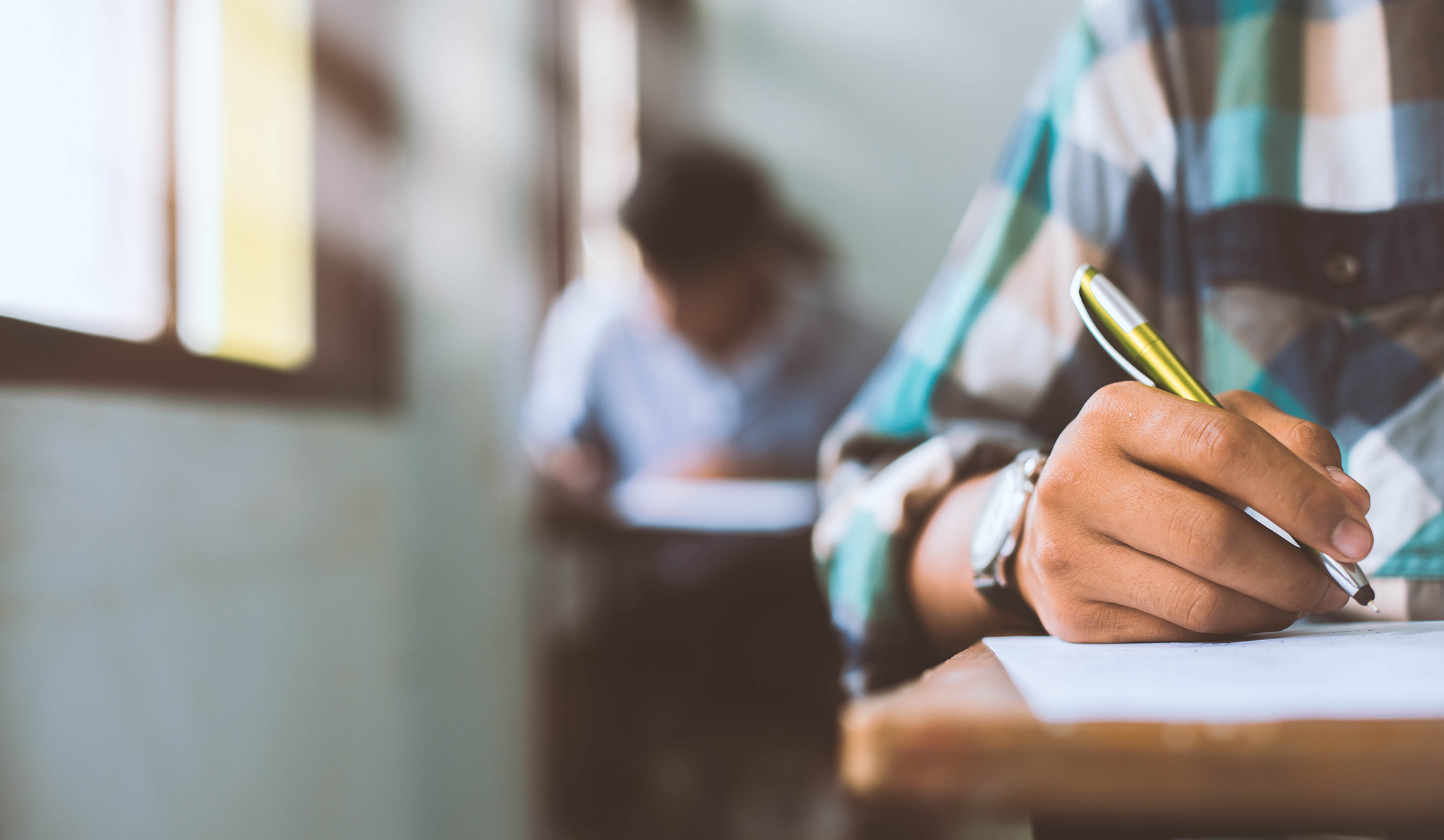 Capa Estudantes do ensino médio terão poupança para permanecer na escola