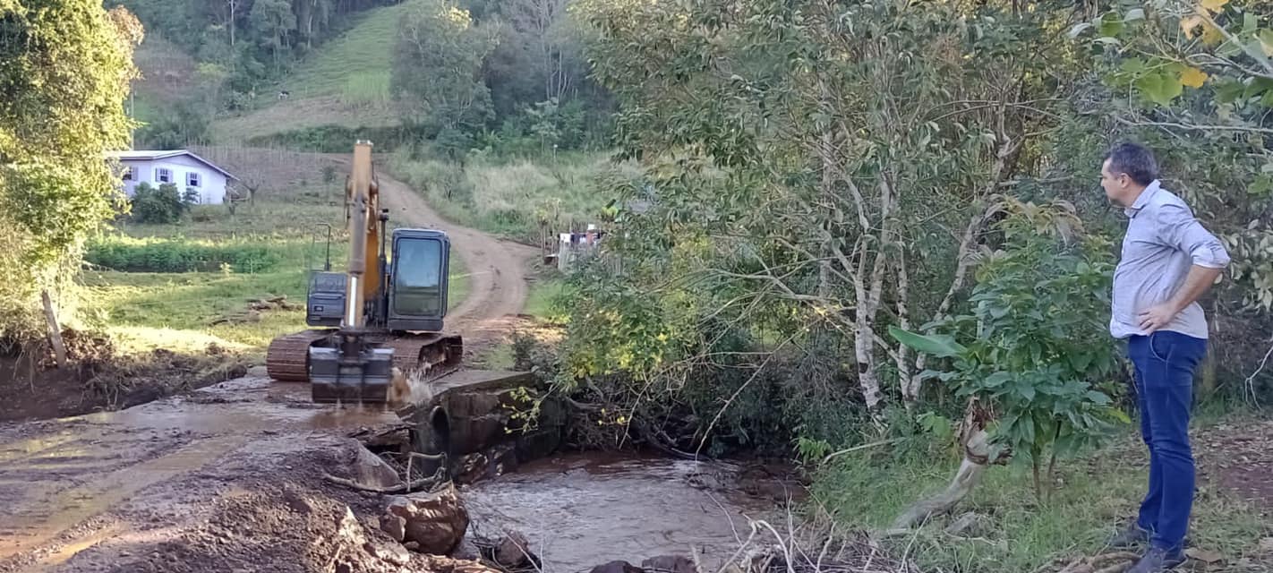 Capa Caiçara: prefeito municipal visita obras e serviços emergenciais