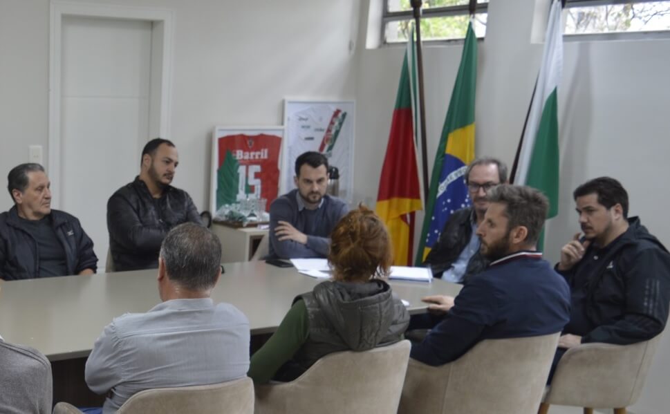 Capa Representantes do Executivo e Legislativo de FW debatem sobre melhorias no Cemitério Municipal