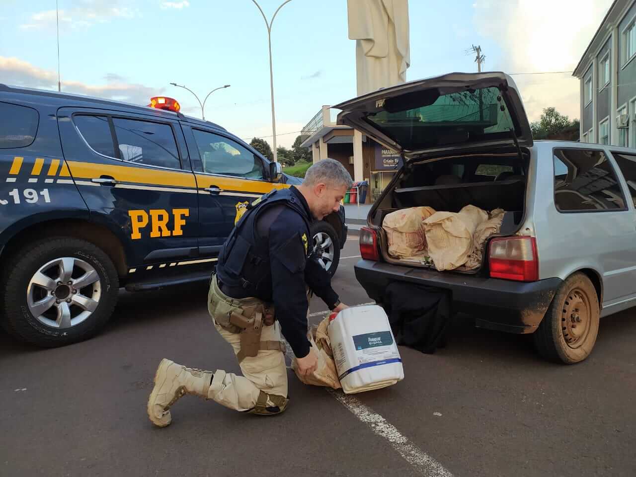 Capa Coronel Bicaco: PRF prende contrabandista com meia tonelada de agrotóxicos