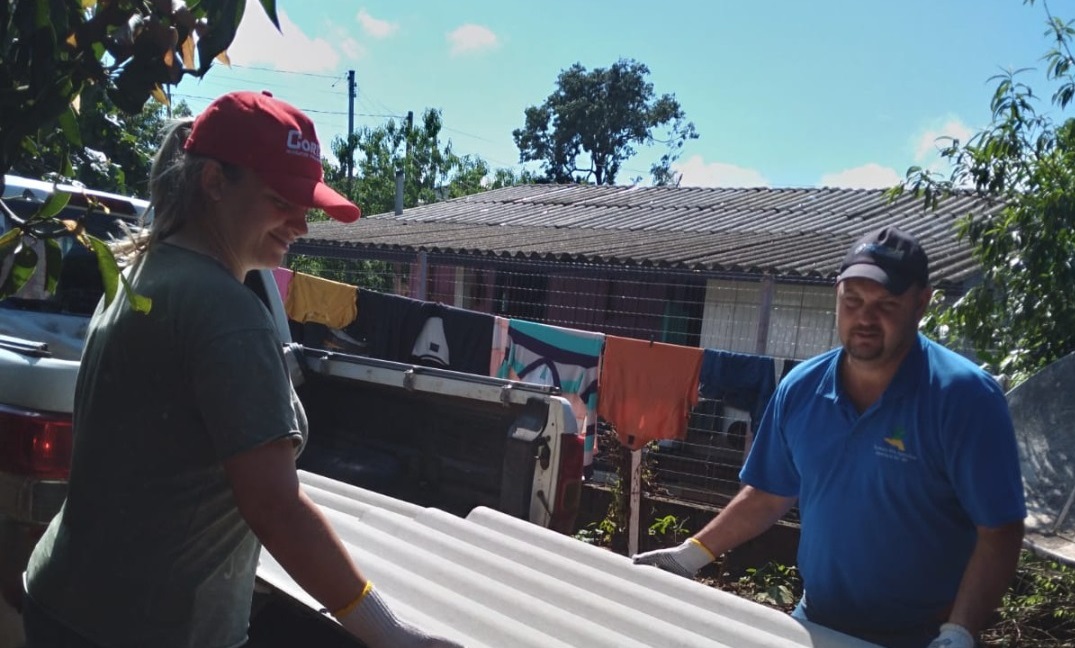 Capa Prefeitura de Ametista do Sul entrega telhas às famílias atingidas pelo temporal