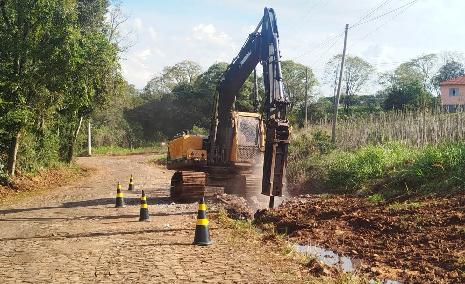 Capa Obras de drenagem avançam na Estrada Municipal Santo Caeran