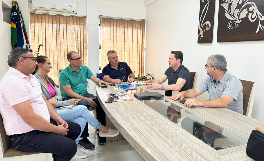 Capa Reunião discute Plano Municipal de Saneamento Básico de Palmitinho