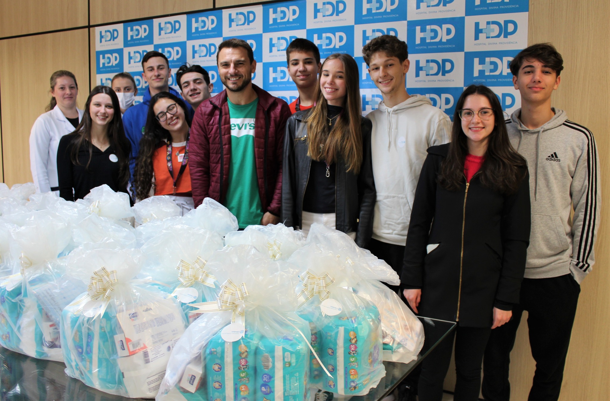 Capa Interact Club doa kits maternidade ao HDP