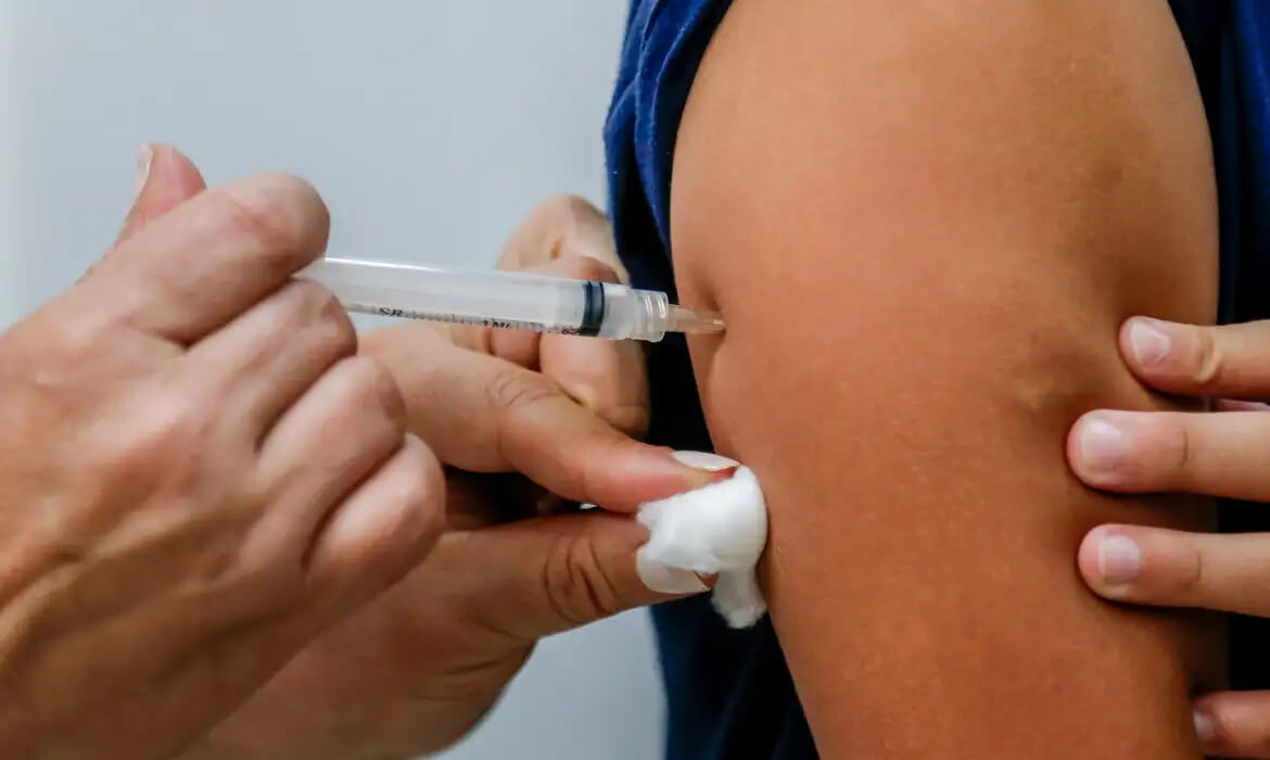 Capa Vacina nacional contra mpox é prioridade da Rede Vírus