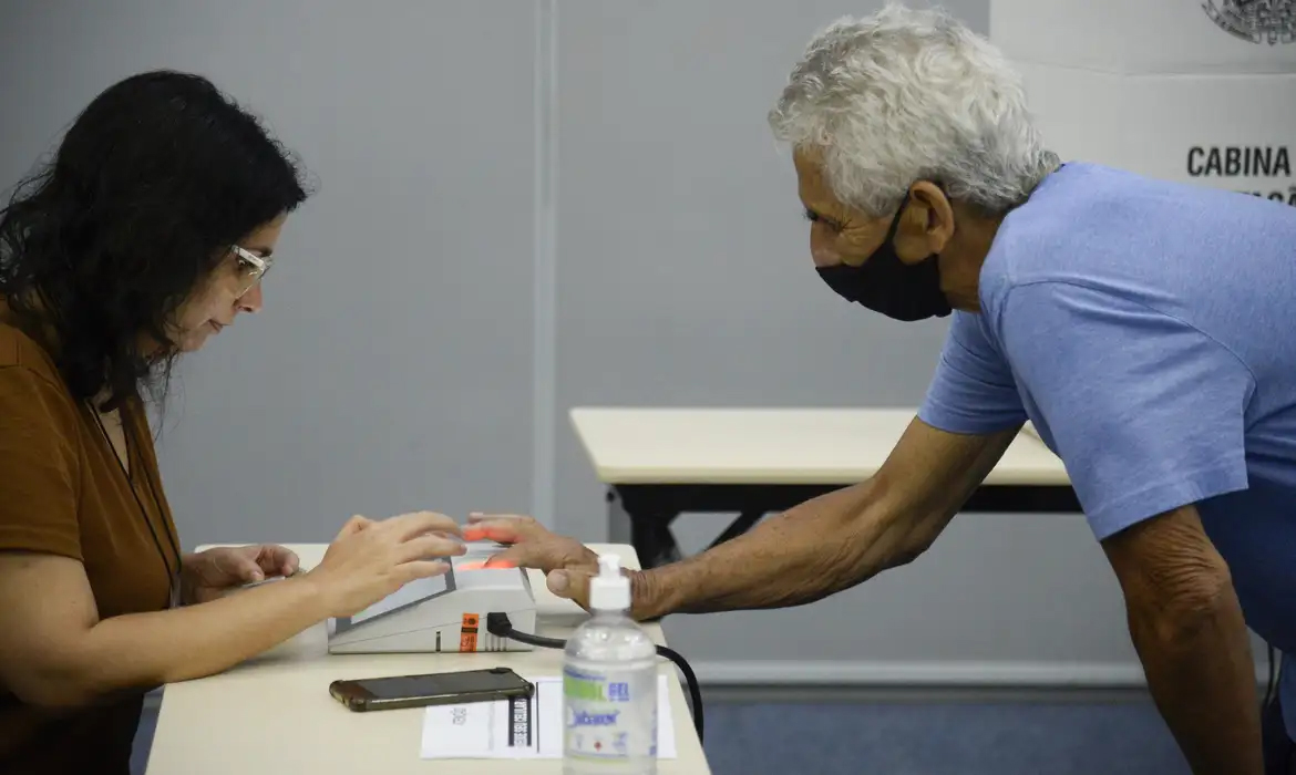 Capa Voto facultativo de idosos com 70 anos ou mais pode definir eleições