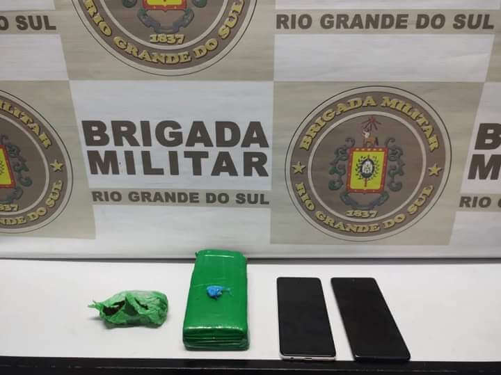 Capa BM efetua prisão de três pessoas por tráfico de entorpecentes em Iraí