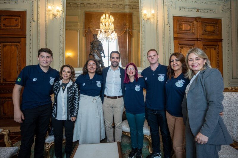 Capa Governador recebe estudantes de Bagé premiados pela Nasa