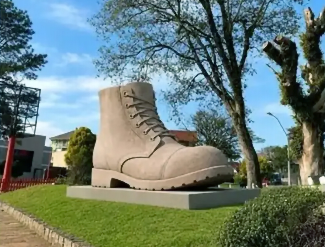 Capa Maior bota do mundo será esculpida em cidade gaúcha