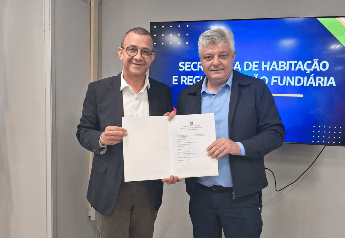 Capa Prefeito de Liberato Salzano, Gilson de Carli, assina importantes convênios em Porto Alegre