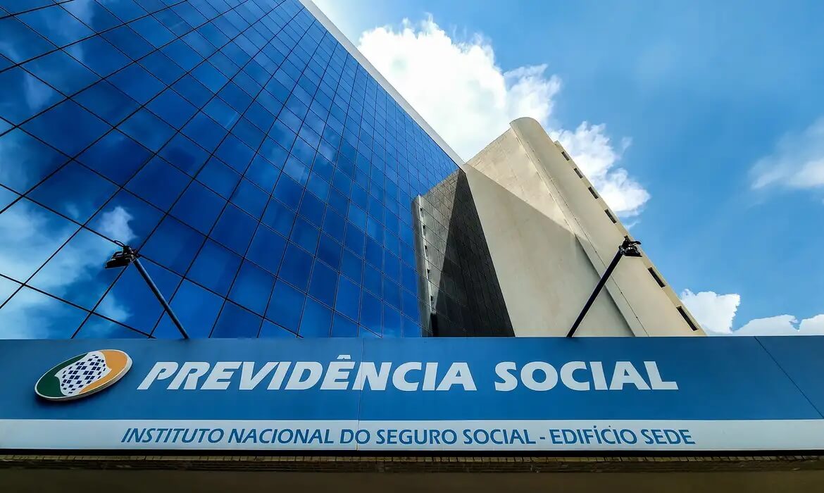 Capa Sancionada lei que proíbe descontos em benefícios do INSS