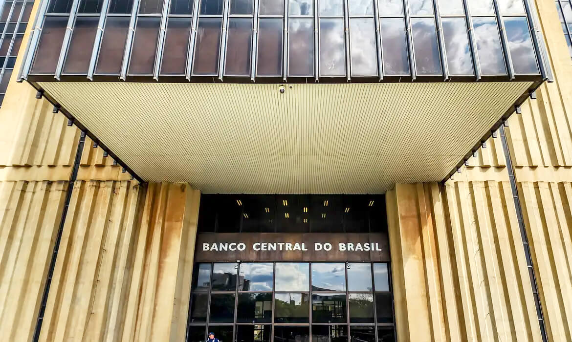 Capa Copom eleva juros básicos da economia para 12,25% ao ano