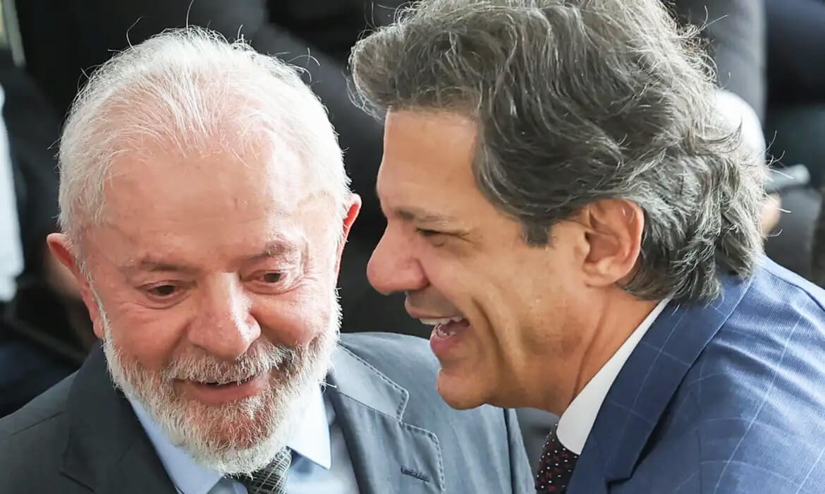 Capa Lula e Haddad discutem texto sobre isenção do IR até R$ 5 mil