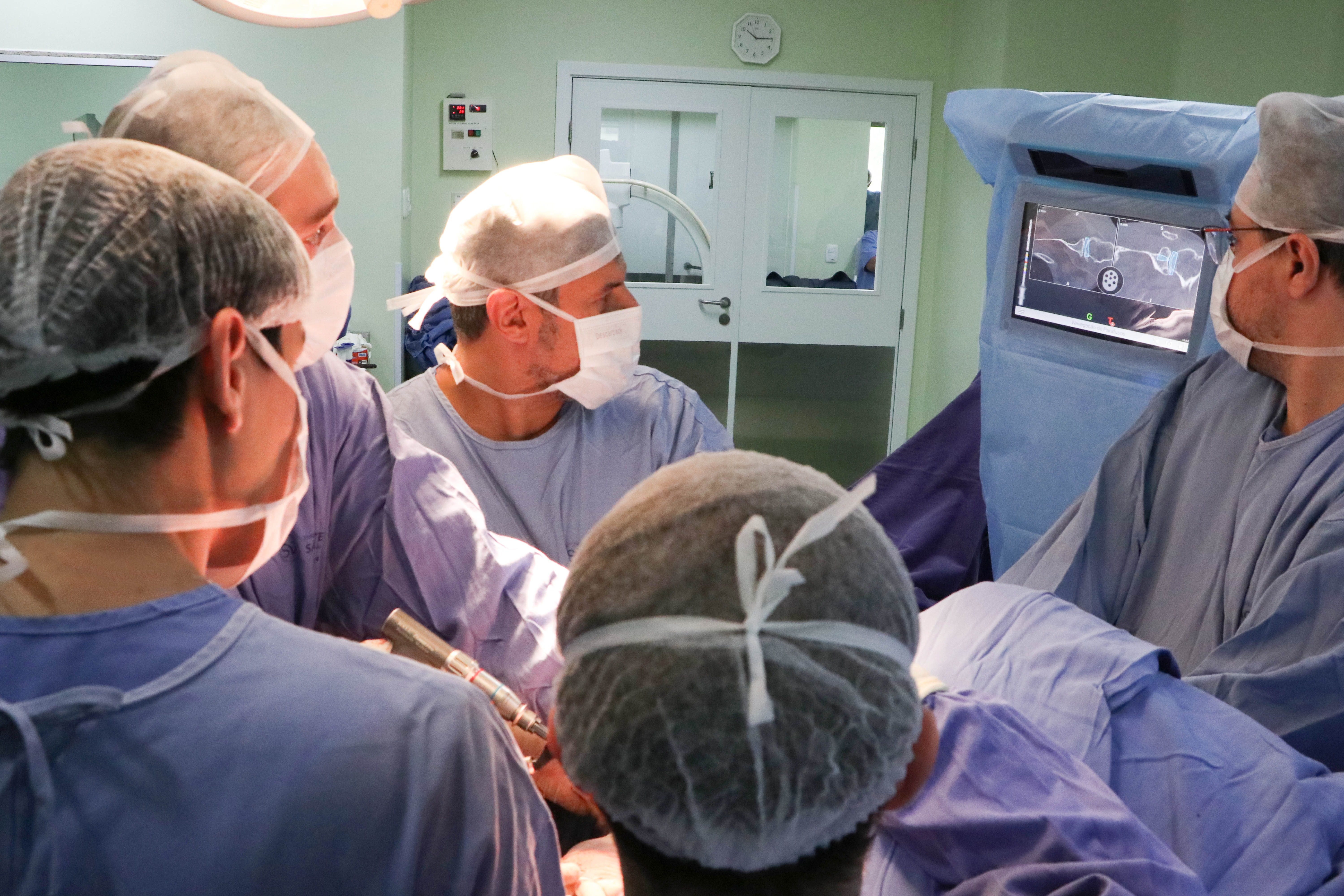 Capa Sistema de navegação intraoperatória revoluciona procedimentos ortopédicos