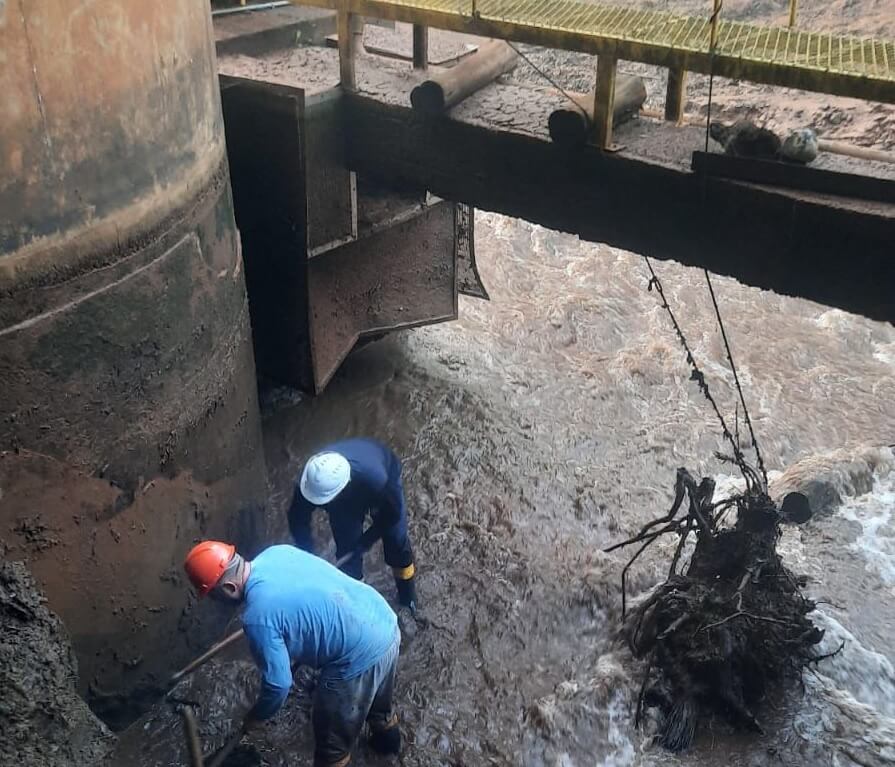 Capa Corsan realiza limpeza no ponto de captação de água, na represa do Rio Pardo, em Frederico Westphalen