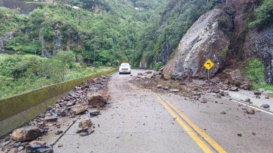 Capa Serra do Rio do Rastro é interditada após queda de rocha