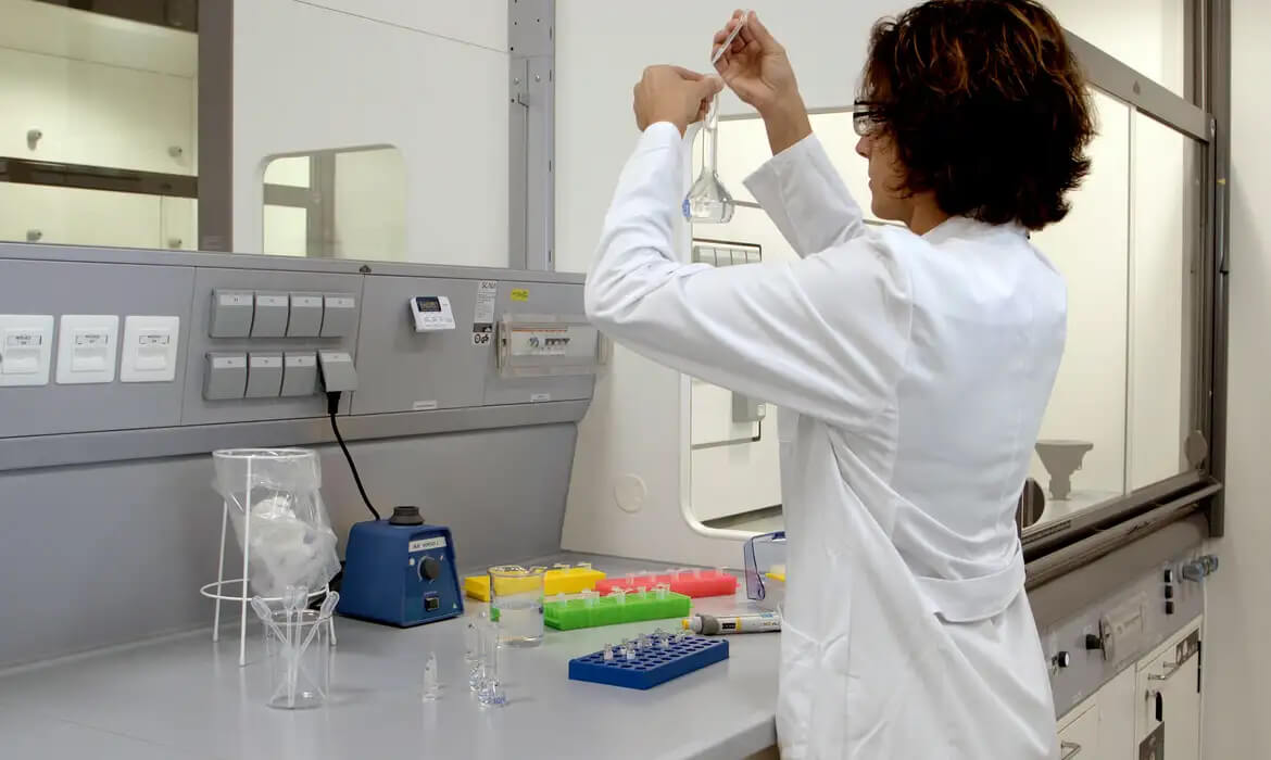 Capa Fiocruz vai dobrar produção de testes de dengue em 2024