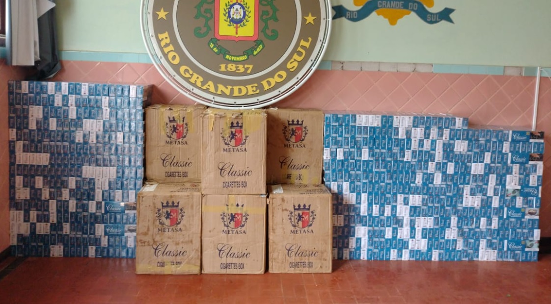 Capa Campo Novo: 7º BPM apreende cigarros contrabandeados