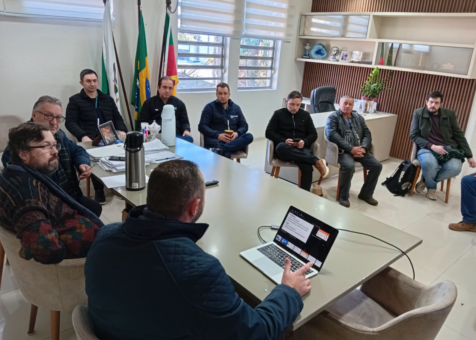 Capa Campanha Poste Limpo promove reorganização de cabos de telecomunicações em Frederico Westphalen