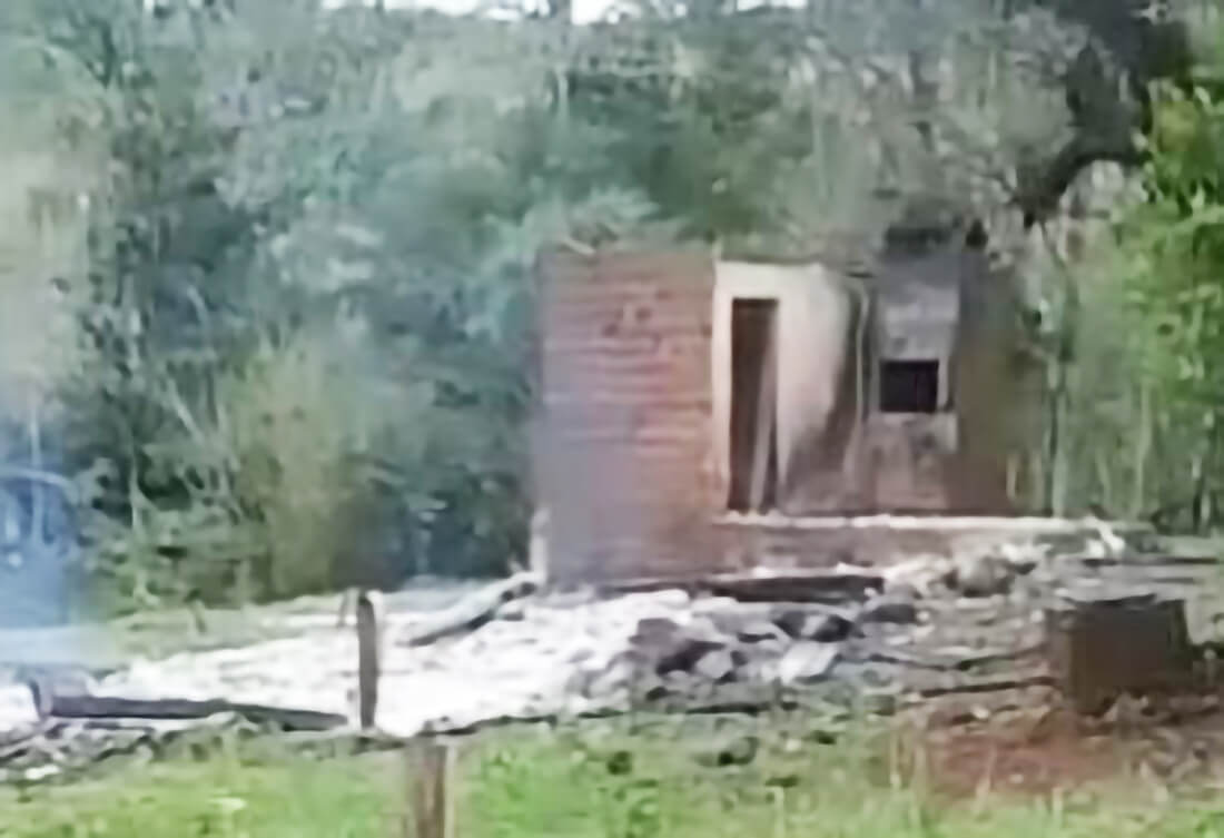Capa Incêndio destrói residência em Cristal do Sul