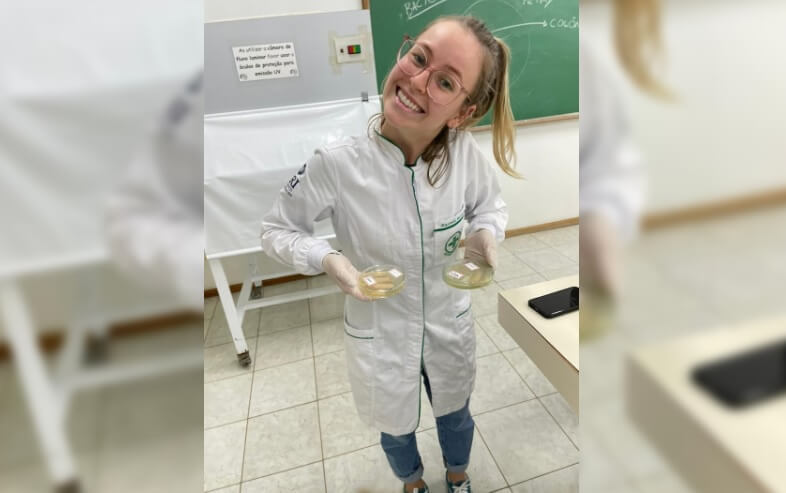 Capa Biomedicina: oportunidades profissionais ainda durante a graduação