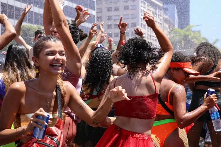 Capa Carnaval é feriado? veja o que diz a legislação sobre a folga na data