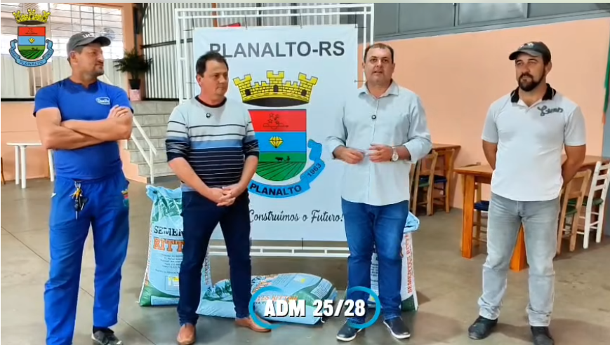 Capa Administração de Planalto inicia entrega de aveia aos produtores de leite locais