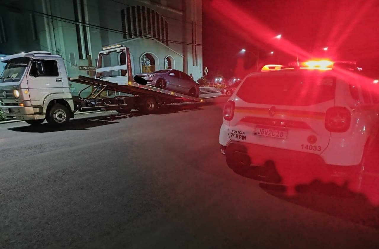 Capa Brigada Militar apreende veículos e prende homem armado em Crissiumal