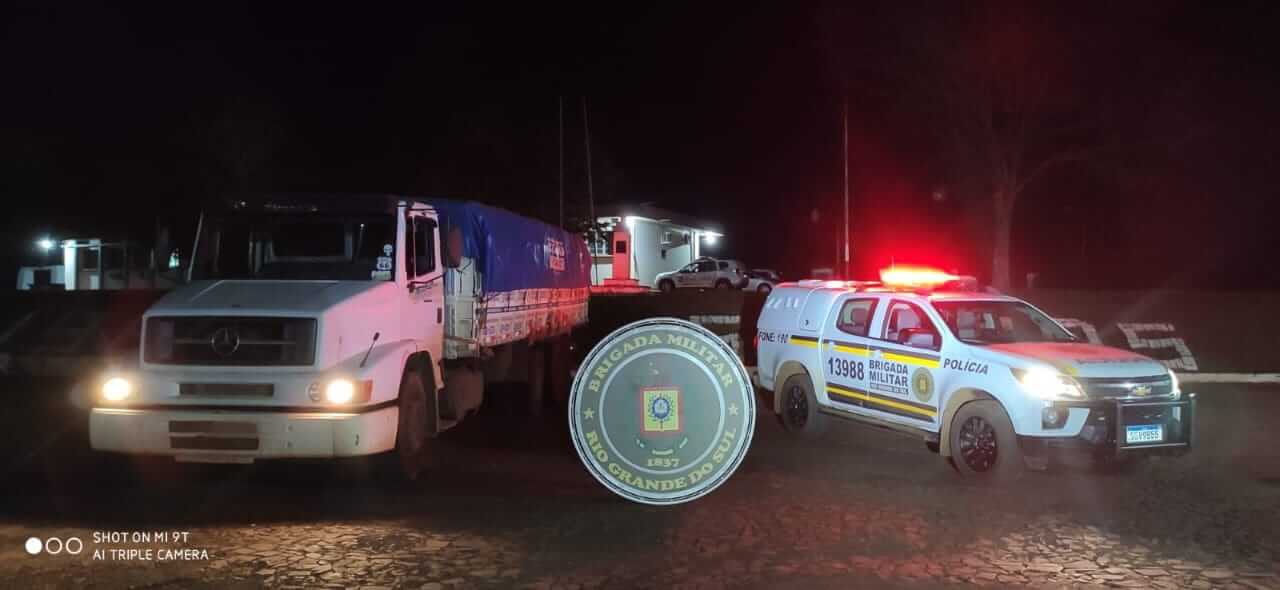 Capa BM apreende carga contrabandeada de soja em Tiradentes do Sul